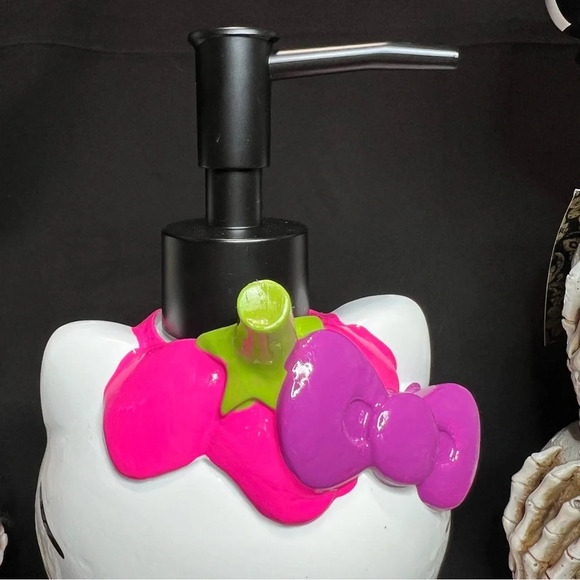 Sanrio Hello Kitty Halloween Hot Pink Pumpkin Jack O' Lantern Soap Dispenser - Picture 12 of 12